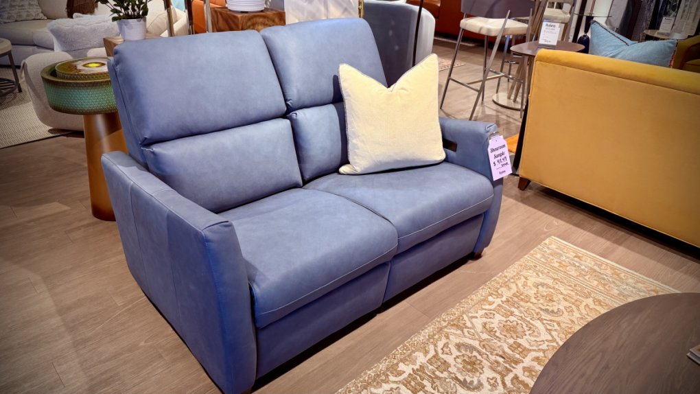 Palliser Luna Power Loveseat in Grade 4000 Leather. Appalossa Denim