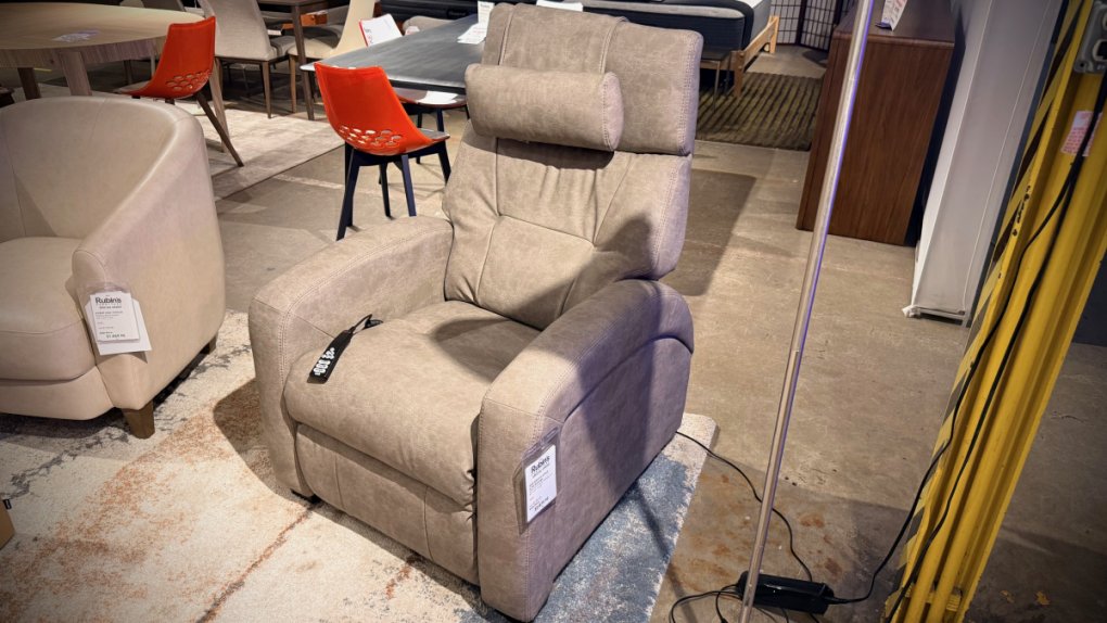 Palliser Zero Gravity ZG5 Recliner with Air Massage $1999