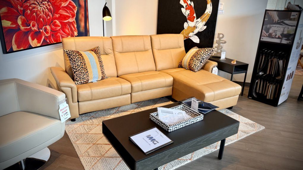 IMG Comfort Melbourne Power Sectional in Leather