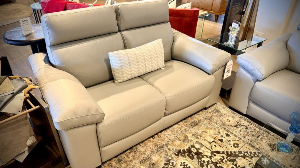Natuzzi Editions Estremo Loveseat in Leather